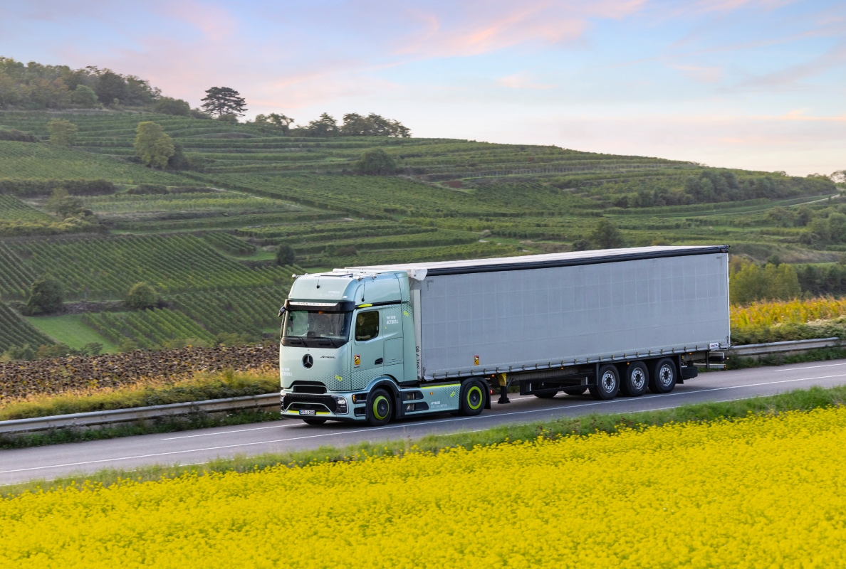 Der Actros L auf den Straßen rund um Molsheim, Standort von Mercedes-Benz Trucks in Frankreich