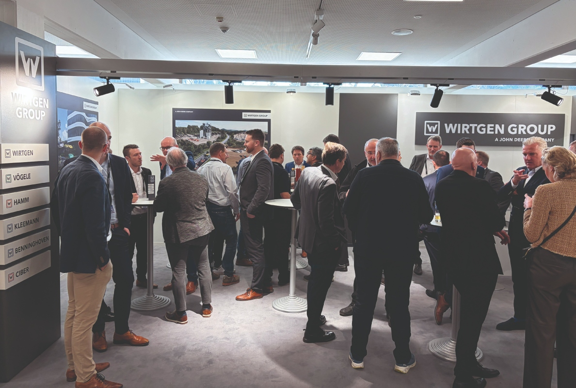 Zahlreiche Fachbesucher und Branchenvertreter informierten sich am Messestand der Wirtgen Group.