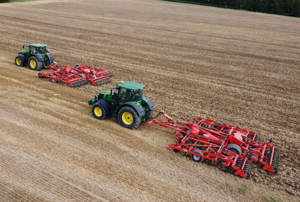 KUHN stellt seinen neuen Zinkengrubber HIGHLANDER vor: Von der exakten flachen Stoppelbearbeitung bis zur Grundbodenbearbeitung – alles abgedeckt!