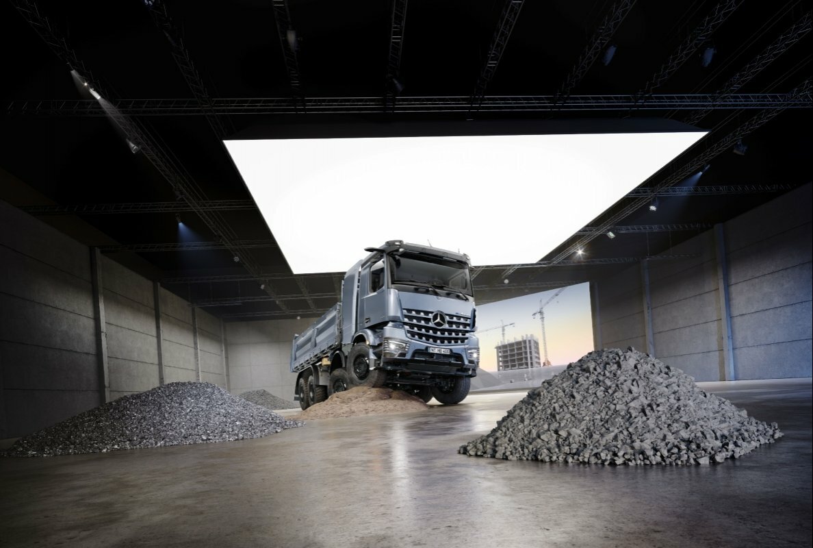 Robust, kraftvoll – und nun auch vollelektrisch: Mercedes-Benz Trucks präsentiert auf der bauma 2025 den neuen eArocs 400