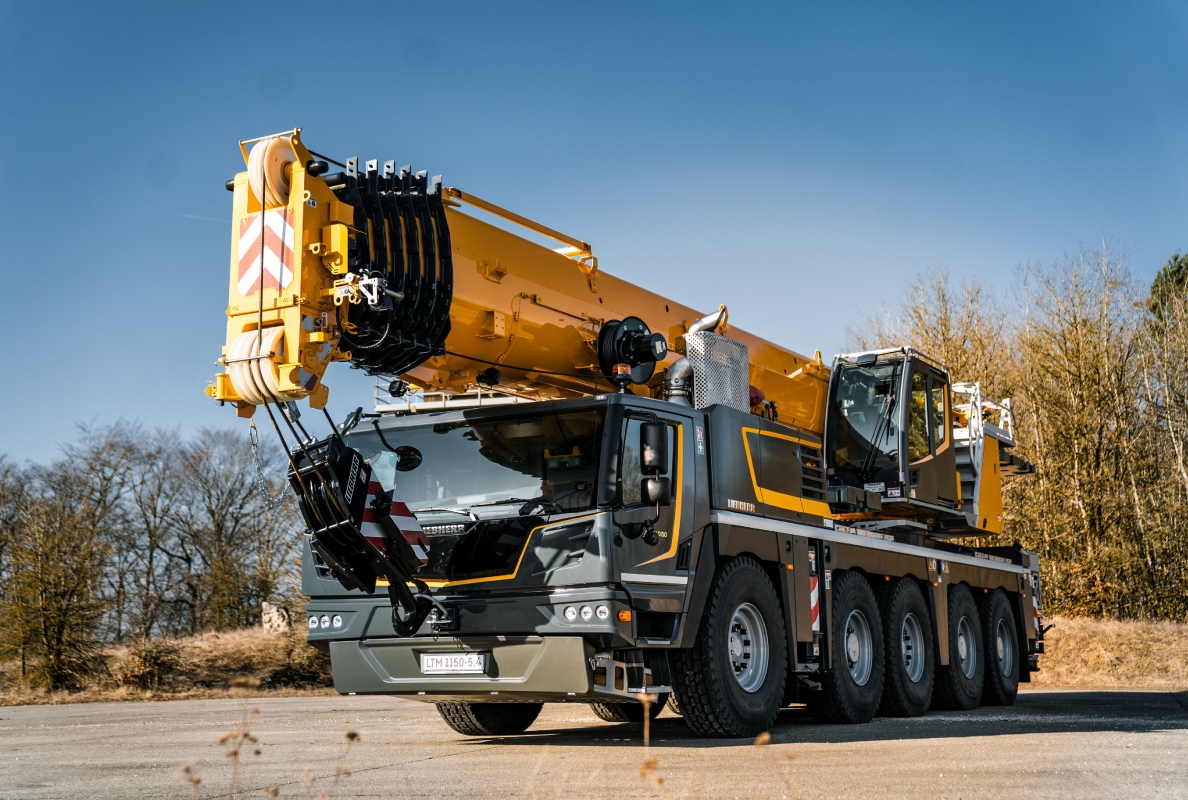 Liebherr präsentiert auf der Bauma den LTM 1150-5.4. Er hat die neue Steuerung LICCON3 und zeigt sich in neuem Krandesign.