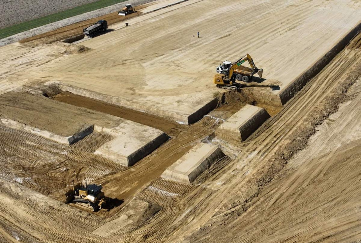 Erdarbeiten für den Neubau eines Logistikzentrums nach dem 3D-Modell