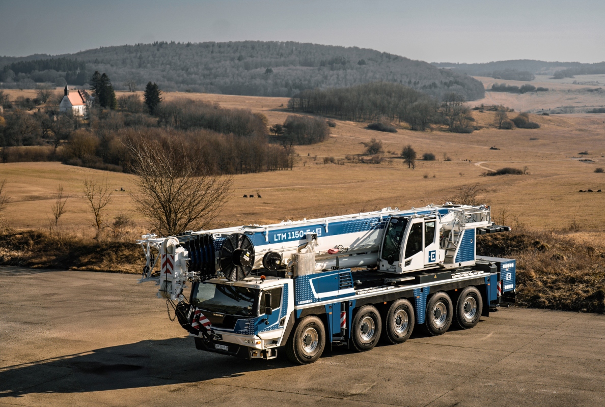Auf der Bauma präsentiert mit dem LTM 1150-5.4E, seinen ersten elektrisch angetriebenen Mobilkran mit Battery Pack.