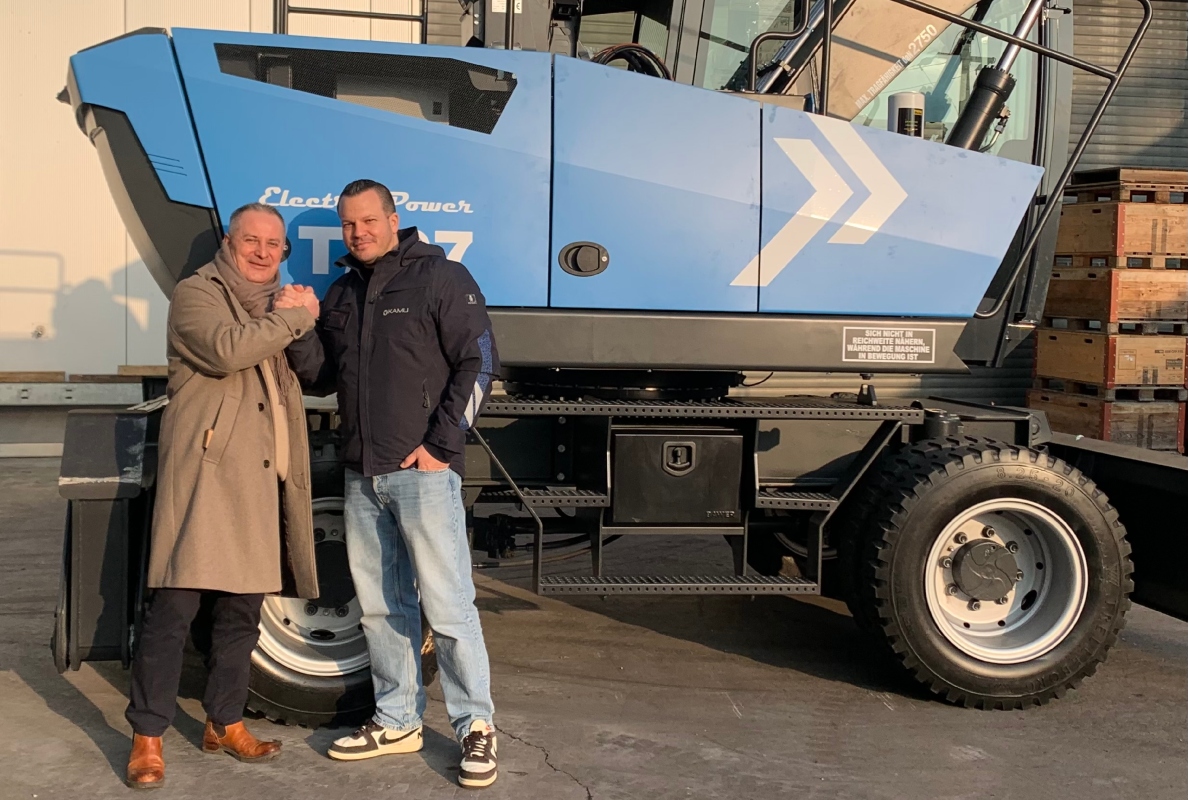 Ingo Niksic, Oliver Python