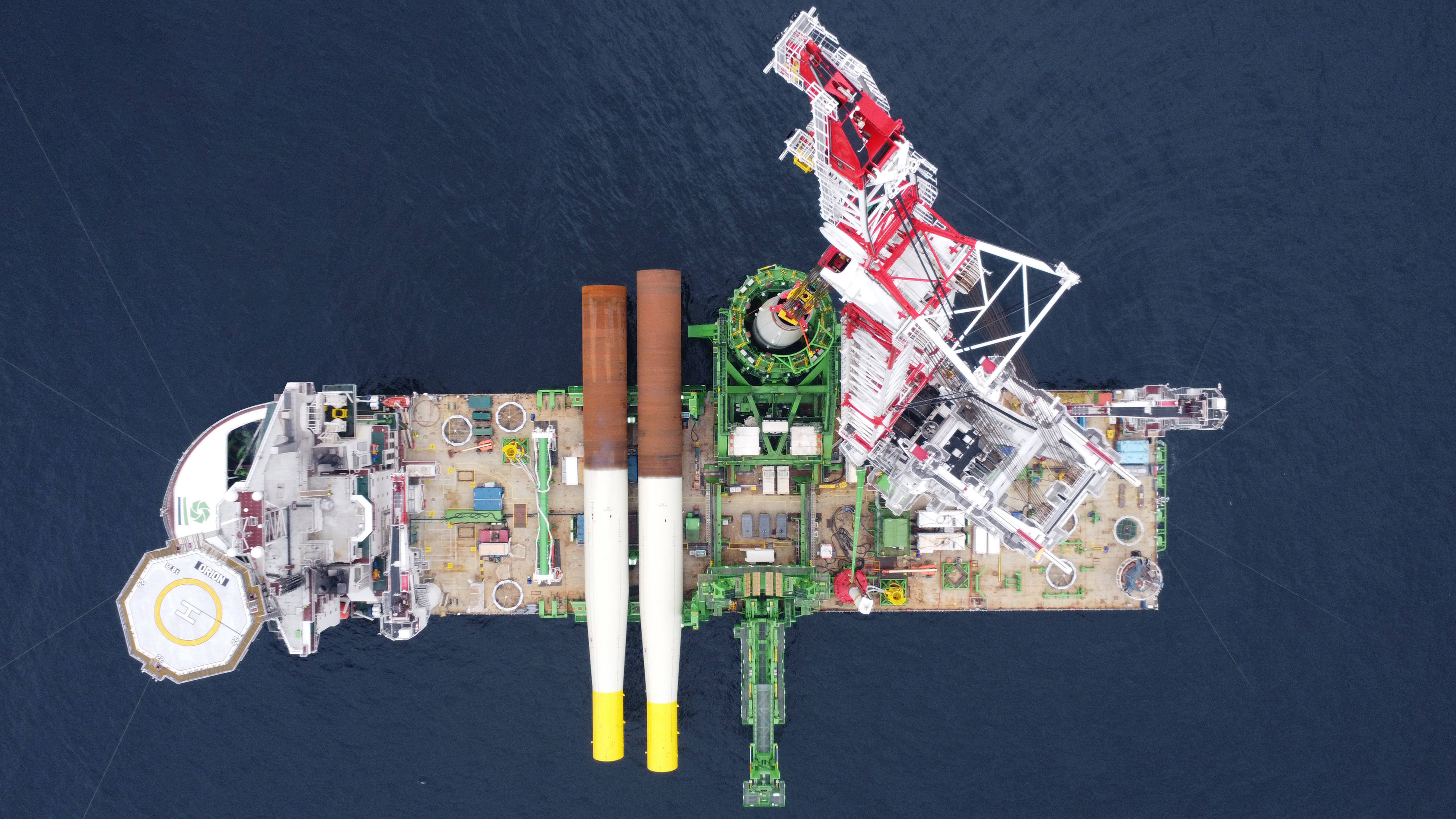 In Rekordzeit: Letztes XXL-Monopile für den Offshore-Windpark Arcadis Ost 1 ist installiert 