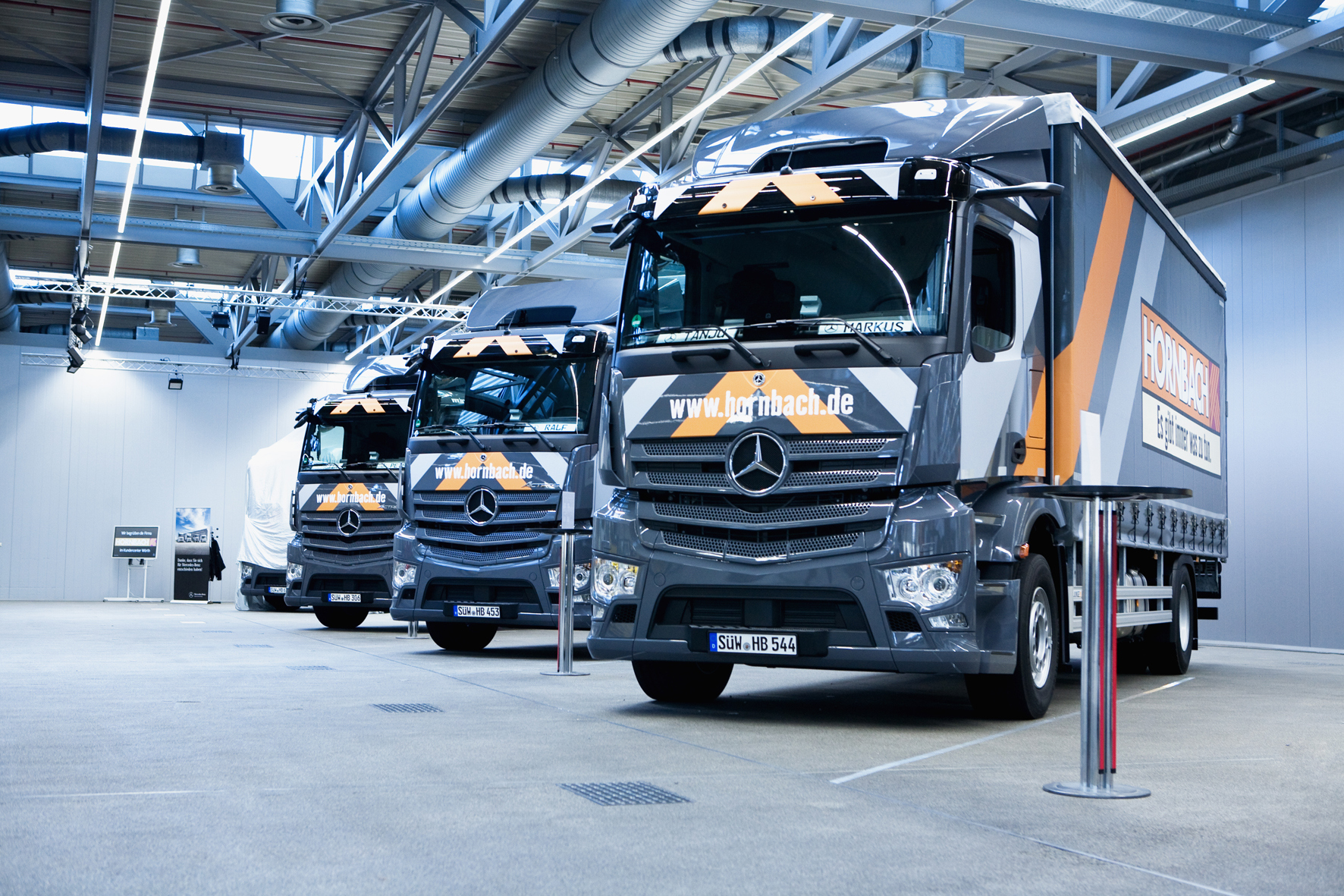 34 neue Lkw für den Logistik-Fuhrpark: Hornbach setzt auf den Mercedes-Benz Actros