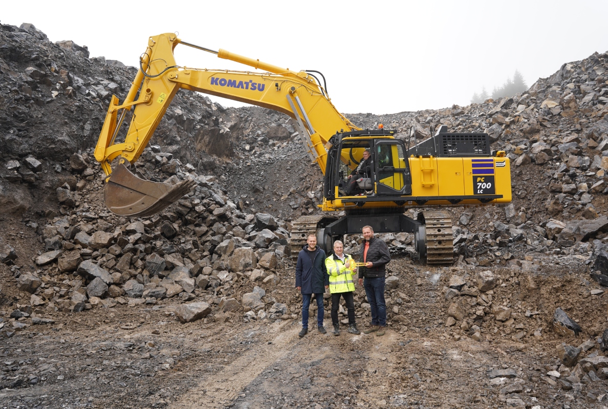 Rudolf Hilgenroth GmbH & Co. KG freut sich über nächste Generation des Komatsu PC700LC: Modernste Technik für anspruchsvolle Einsätze