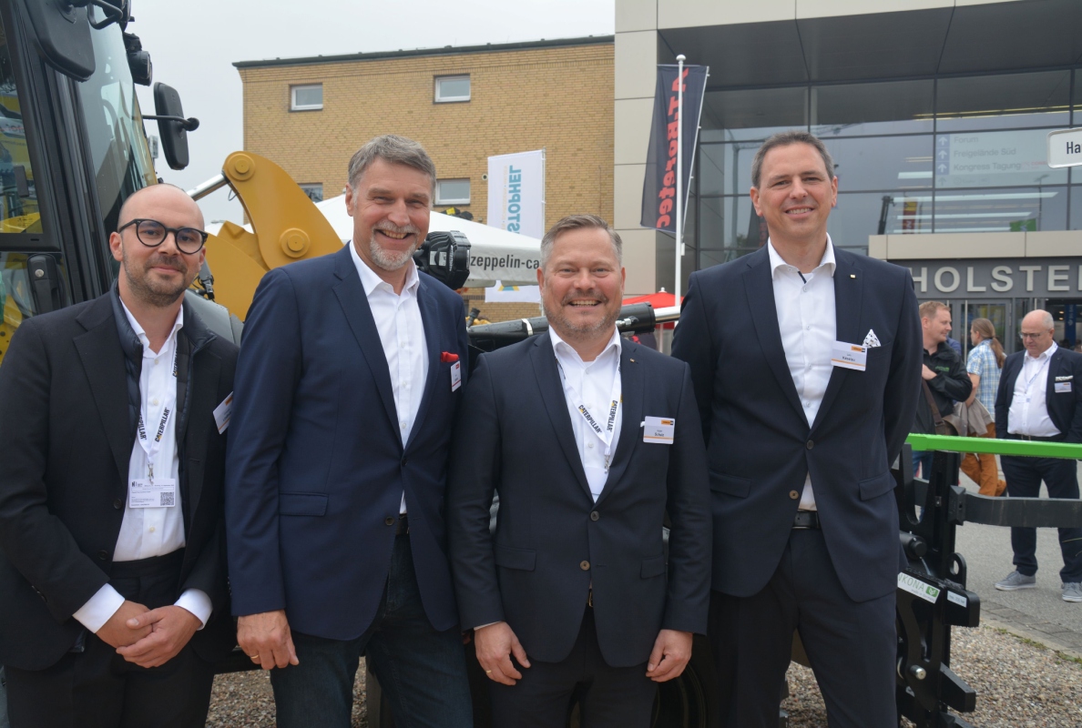 Gemeinsam auf Erfolgskurs: Christoph Lindhuber, Geschäftsführer Zeppelin Dänemark, Ulrich Sandner, Gebietsleiter Nord von Zeppelin Rental, Holger Schulz, Vorsitzender der Geschäftsführung von Zeppelin Baumaschinen, und Lars Käselau, Leiter der Niederlassung Hamburg und Messestandleiter bei Zeppelin Baumaschinen (von links).