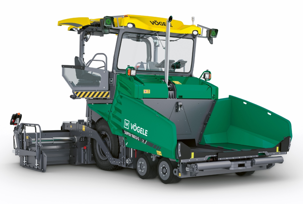 Familienzuwachs: Vögele präsentiert auf der Bauma 2025 den ersten Radfertiger der Strich-5-Generation, den SUPER 1803-5 X-Tier.