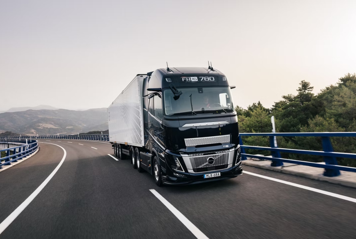 Der neue Volvo FH16 mit D17 Motor kombiniert höhere Leistung mit geringerem Kraftstoffverbrauch.