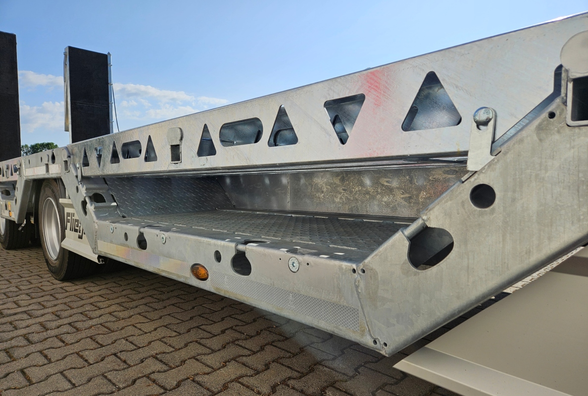 Einer fürs Grobe – der Satteltieflader SDS 480 T