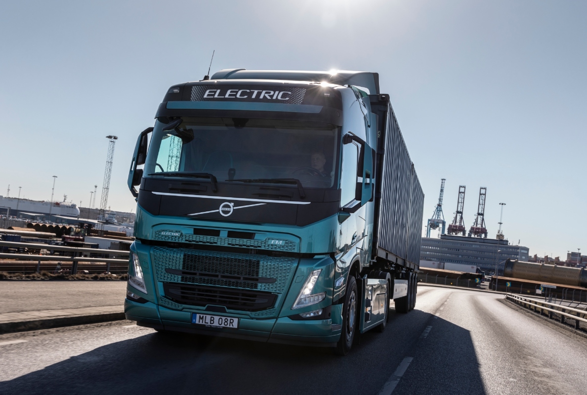 Volvo Trucks hat eine Absichtserklärung über den Verkauf von bis zu 1.000 Elektro-Lkw bis 2030 an Holcim unterzeichnet, einen der weltweit größten Baustoffproduzenten.