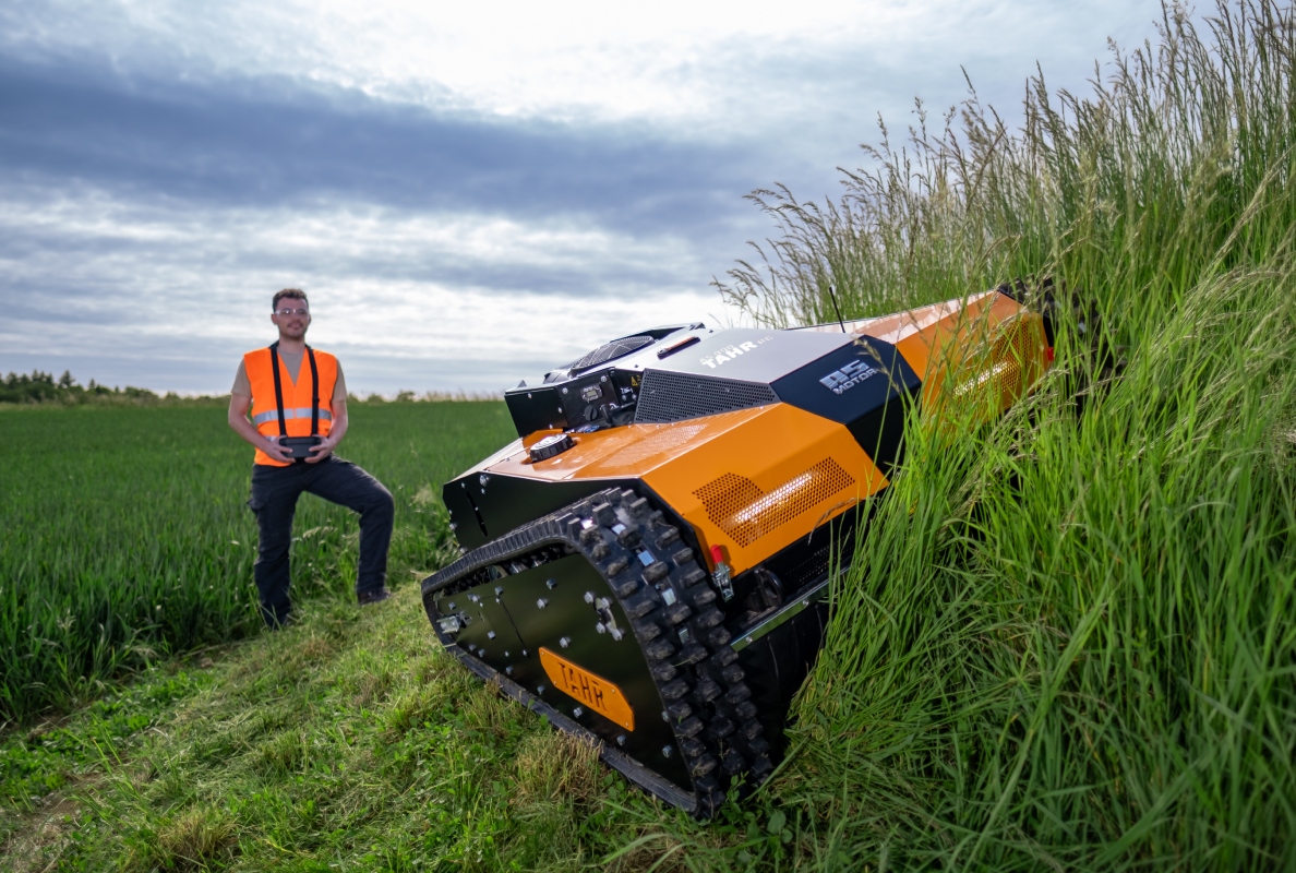 Neue Sichel-Mähraupe AS 990 Tahr RC geht in Serie