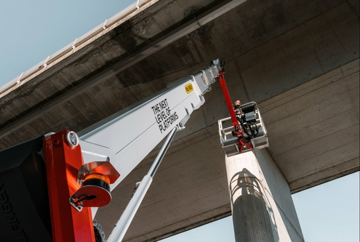 Die vielseitige 3,5-t-Hubarbeitsbühne PT 25 TJ jetzt mit mehr Leistung, höherer Stabilität und verbesserter Ergonomie.