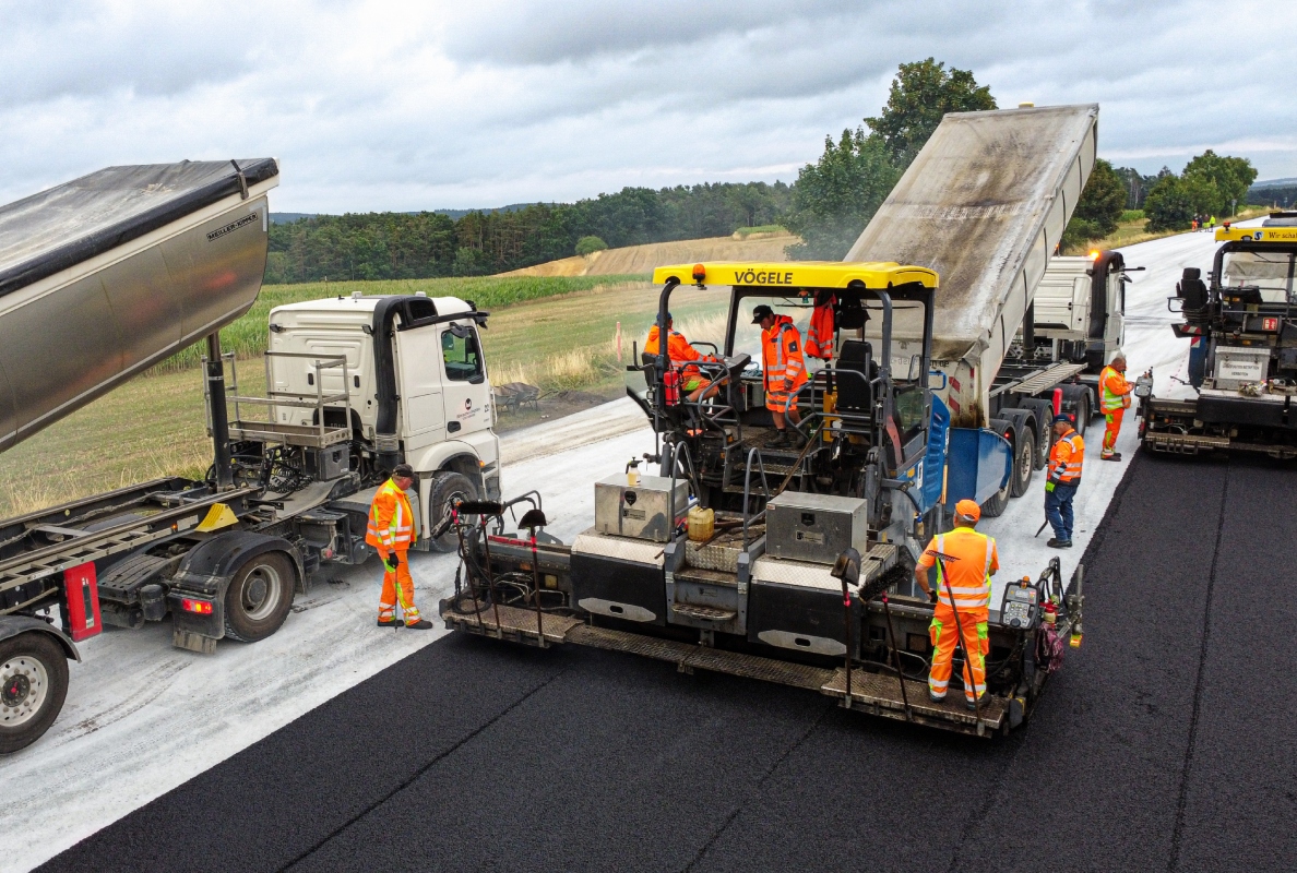 Nadler Straßentechnik GmbH auf der NordBau 2025: Lösungen für temperaturabgesenkte Asphalte