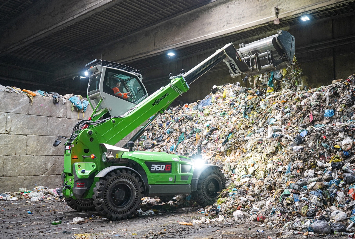 Maximierung des Lagerplatzes durch präzises Aufschieben großer Hausmüllmengen.