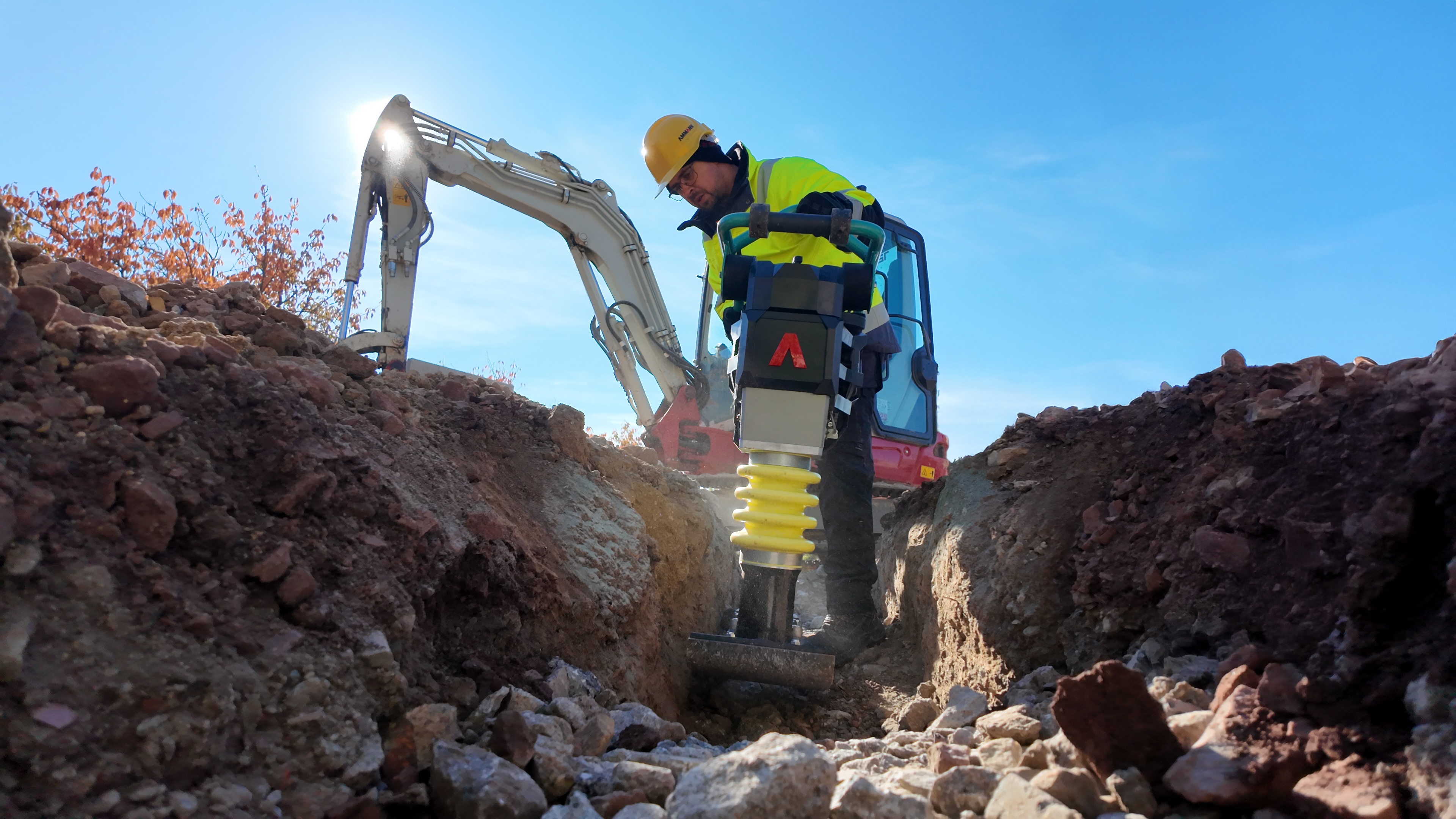 Der mobile und kraftvolle Verdichter der Premiumklasse ATR 59 zeigt in beengten Einsatzbereichen, wie Gräben, sein ganzes Potential.