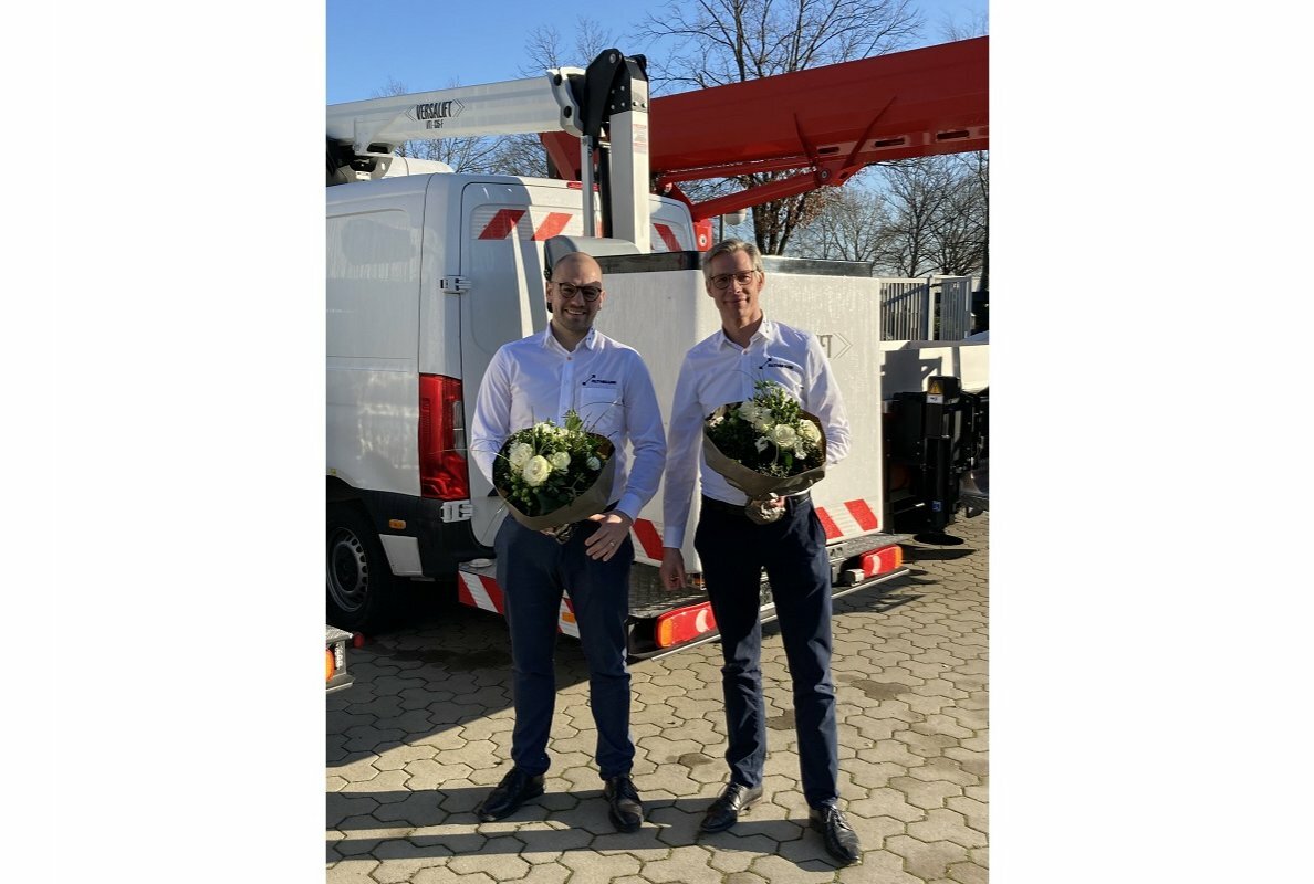 Ruthmann gratuliert Christian Roß (re.) zur neuen Position als Head of Sales International und Marius Wiesmann (li.) als neuer Teamleiter Export