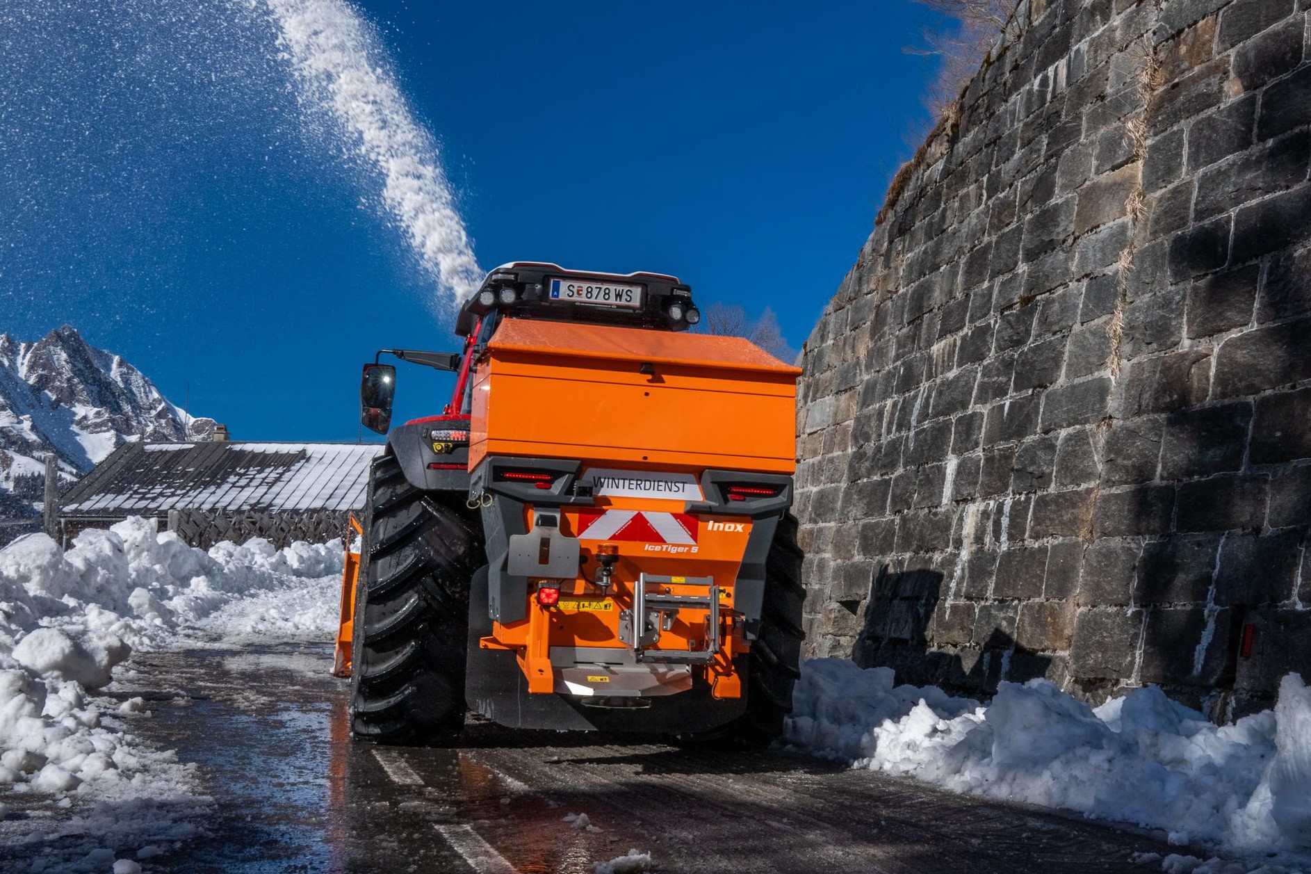 Winterdienststreuer IceTiger S Inox mit Behältervolumen von 380 l bis 920 l  