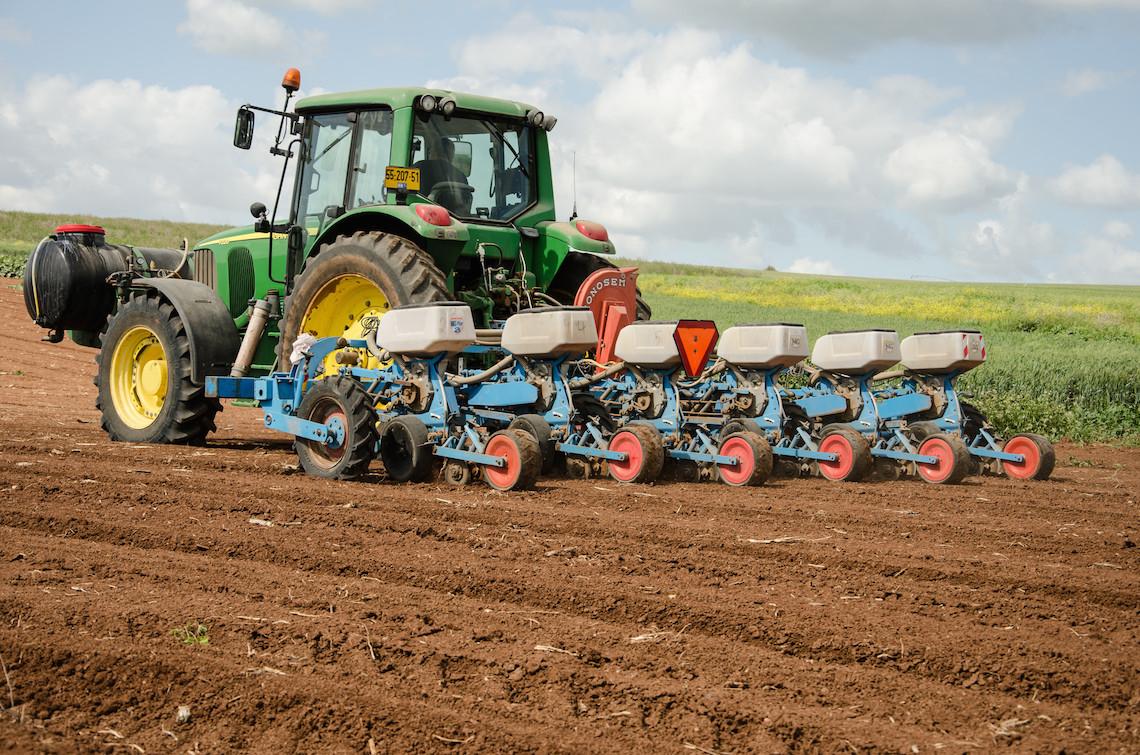 6 Row planting machine in action on the field