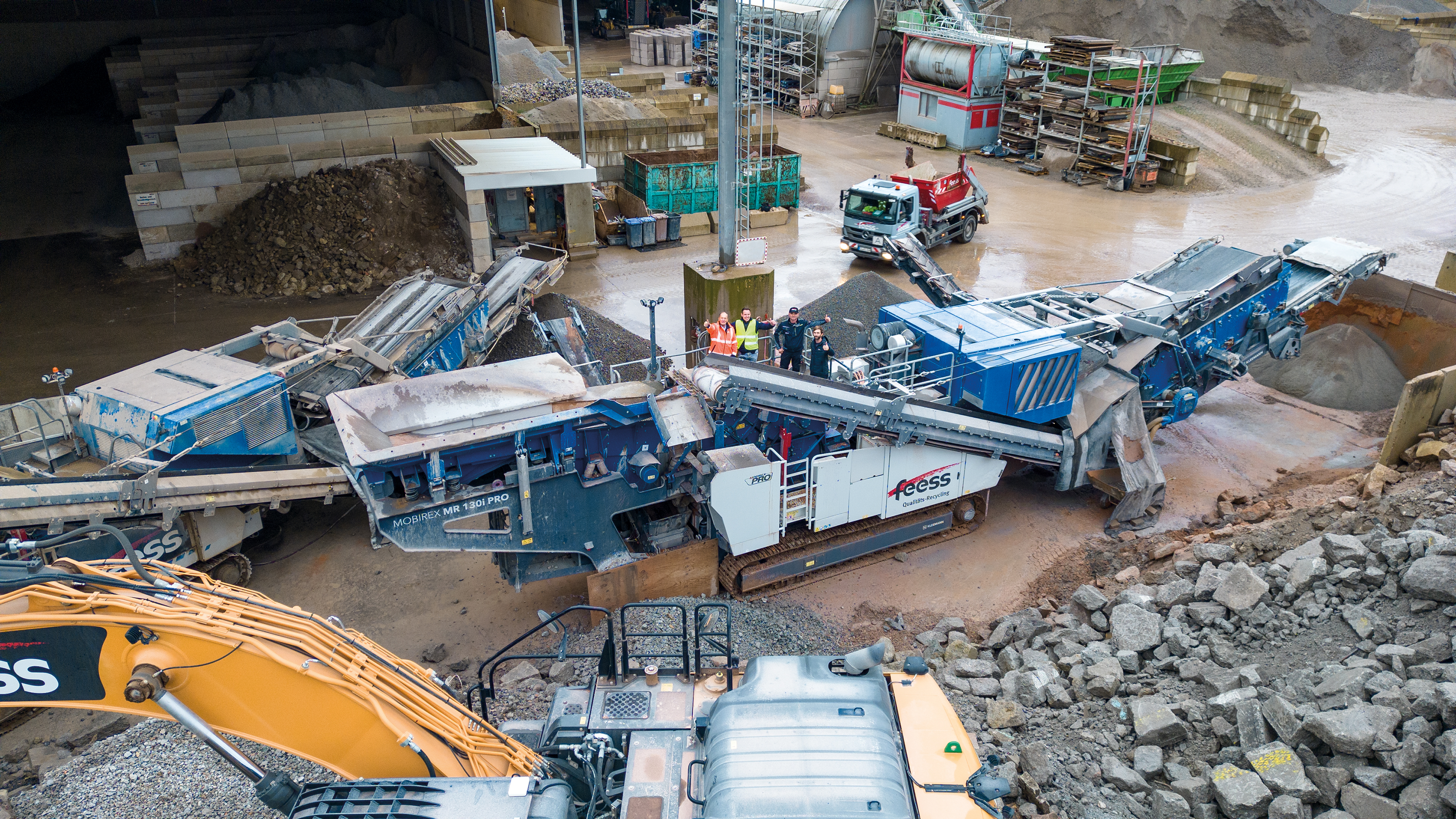 Der Prallbrecher MOBIREX MR 130i PRO bereitet u. a. aus Beton-Abbruchmaterial und Bauschutt mineralische Zuschlagstoffe für R-Beton auf.