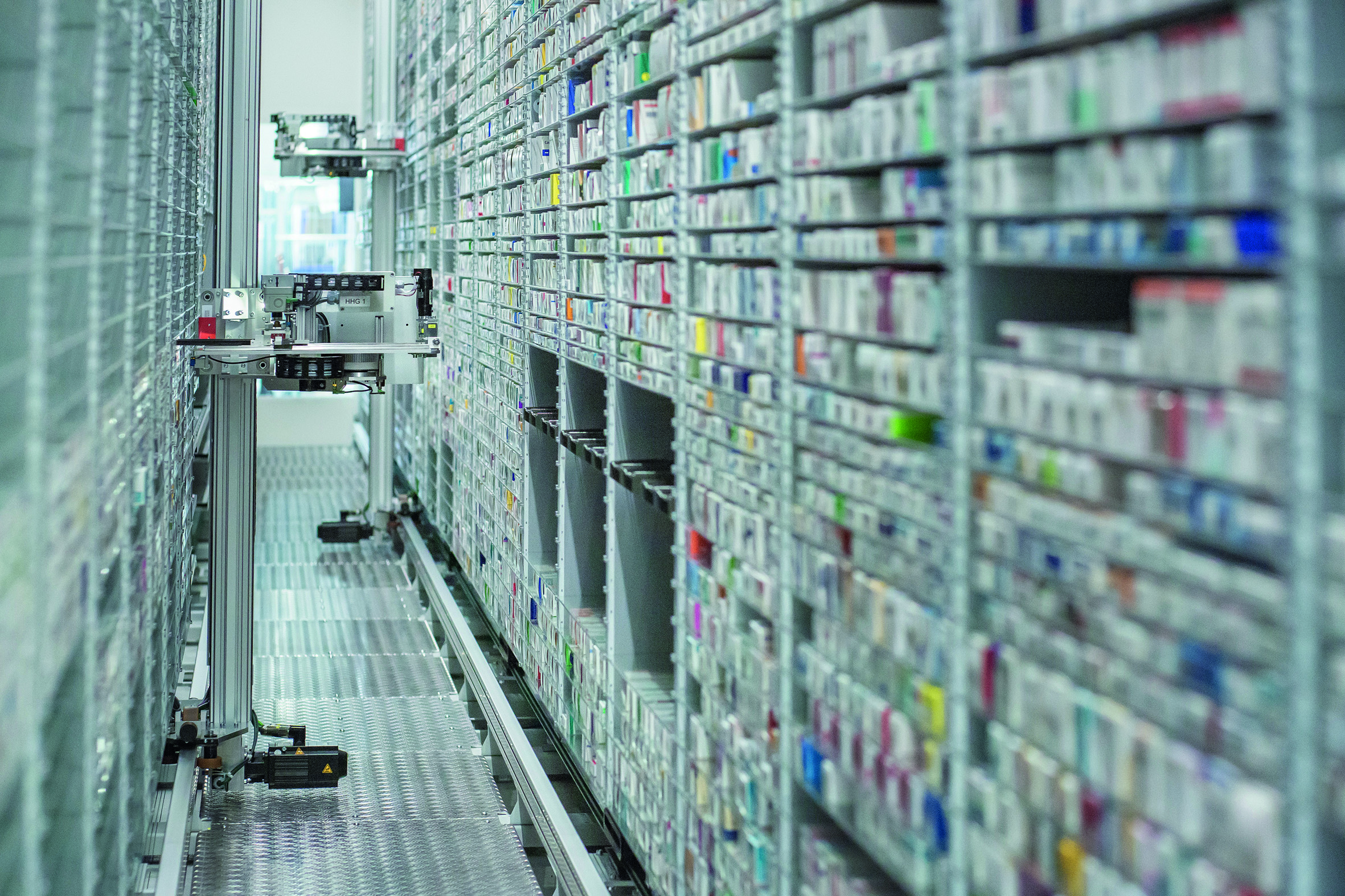 Der Kommissionierautomat KNAPP-Store ist Kerntechnologie in zukunftsweisenden B2C-Pharma-Lösungen