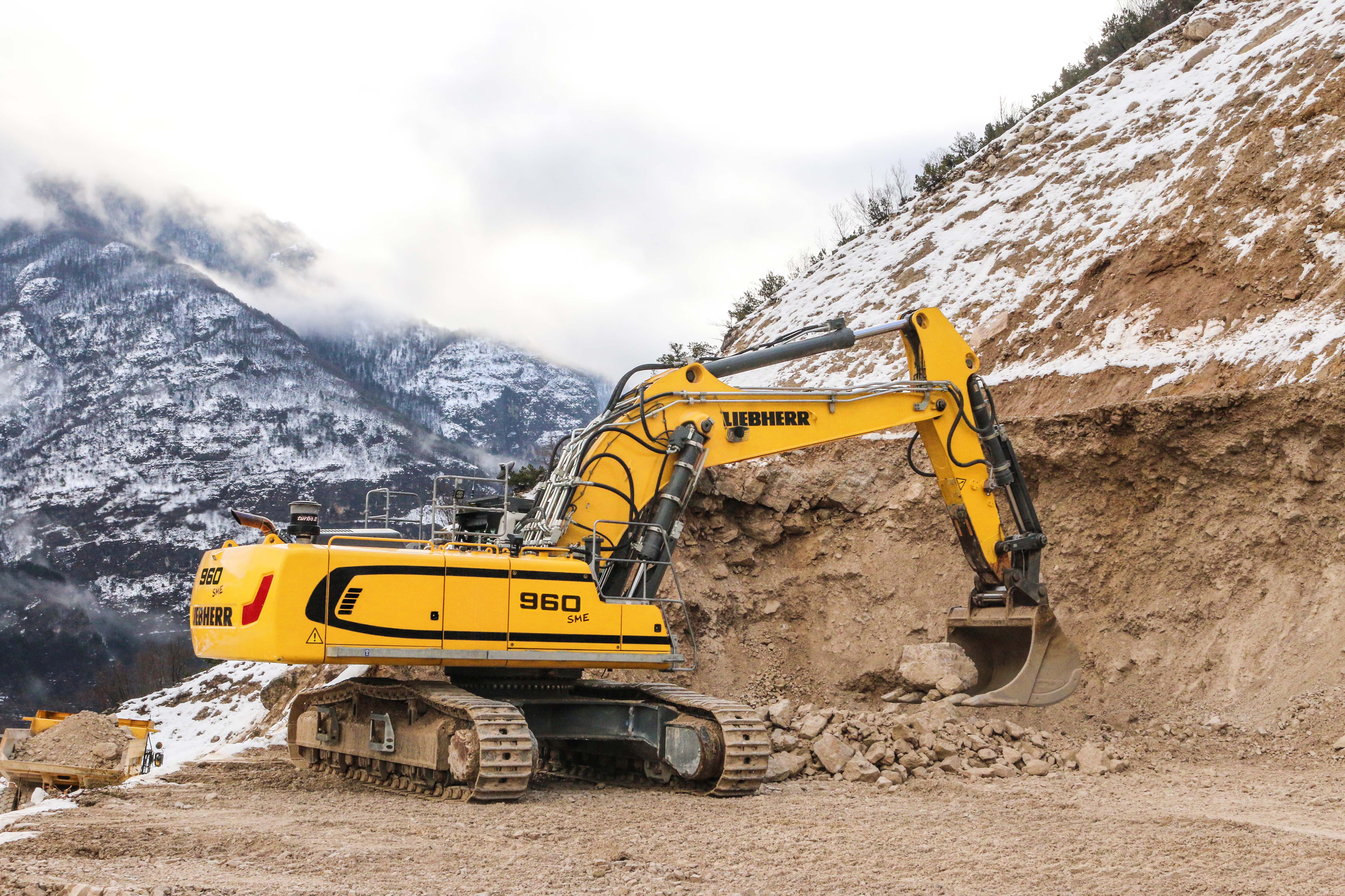 Der Raupenbagger R 960 SME hat sich seit 2012 in Steinbrüchen und Bergbaubetrieben auf der ganzen Welt bewährt