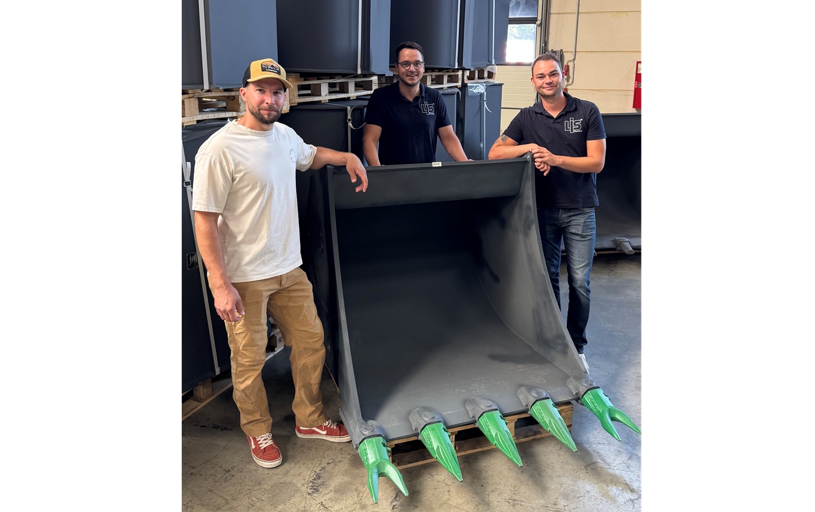 Michael Thoma hier mit Yannik Steil und Daniel Hagedorn v.l. startet als neuer Servicepartner von Linser Industrieservice GmbH.