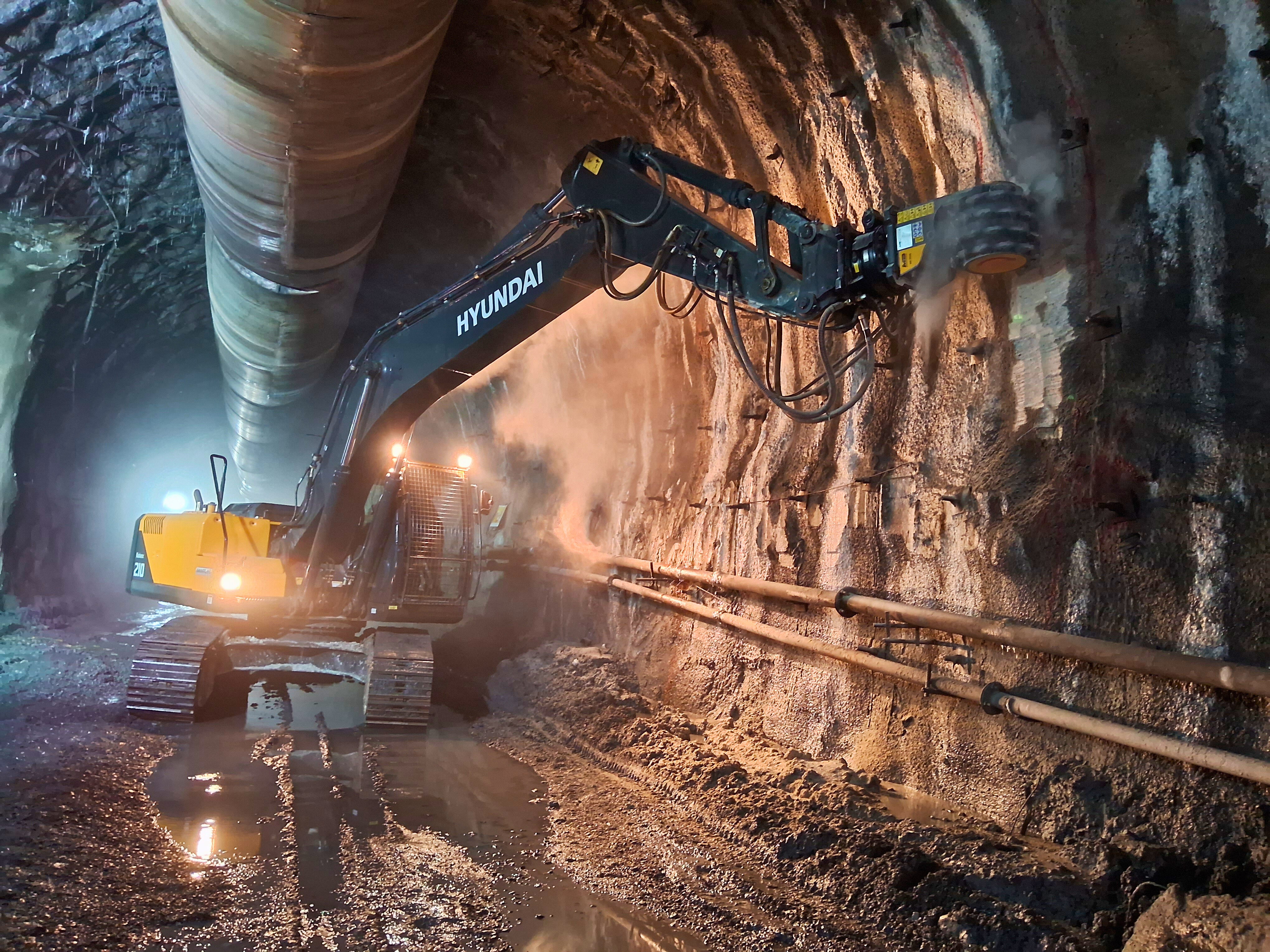 MB-R500 & Hyundai R210 Smart