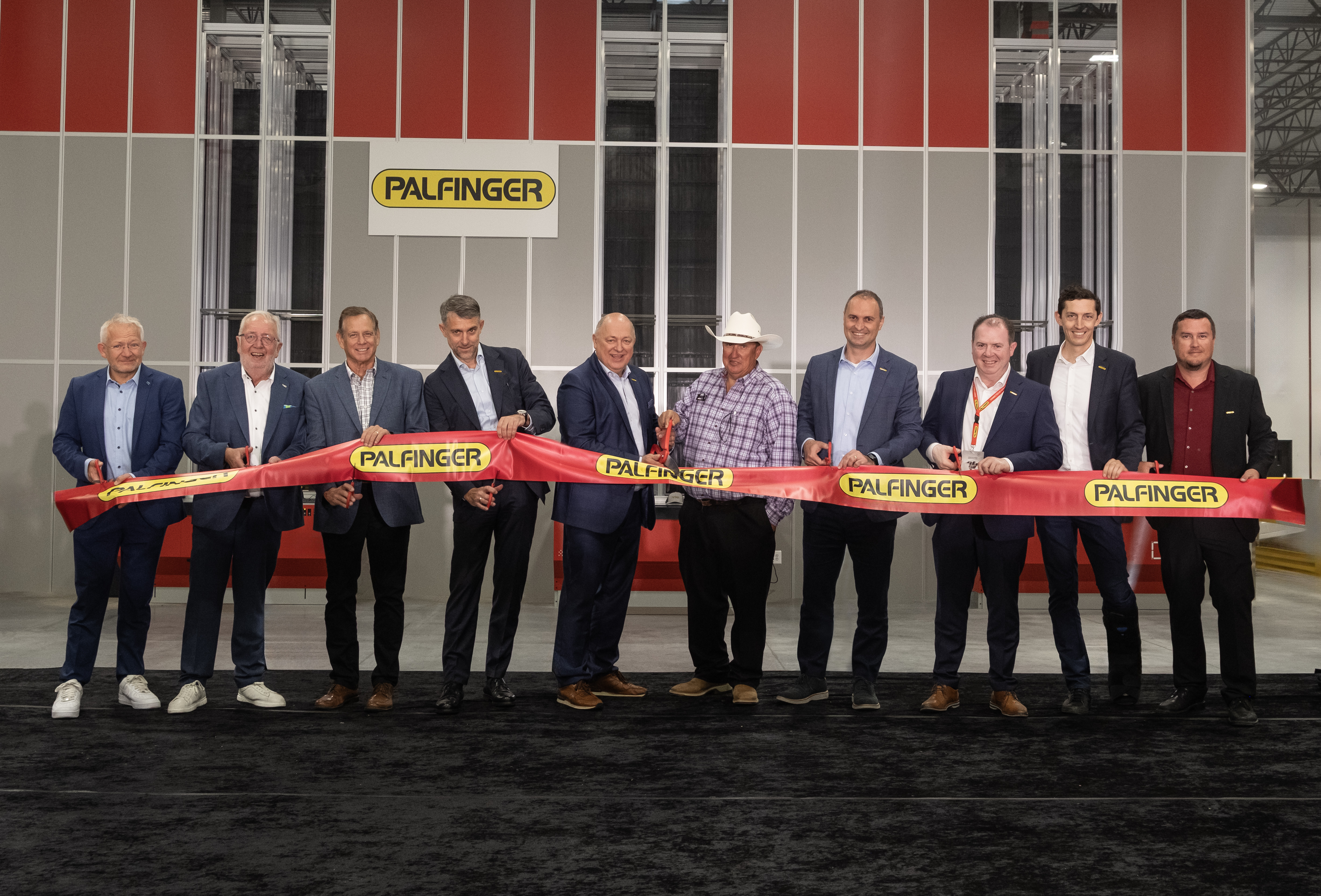 Mit einer feierlichen Eröffnung wurde das neue Ersatzteillogistikzentrum von PALFINGER eingeweiht.