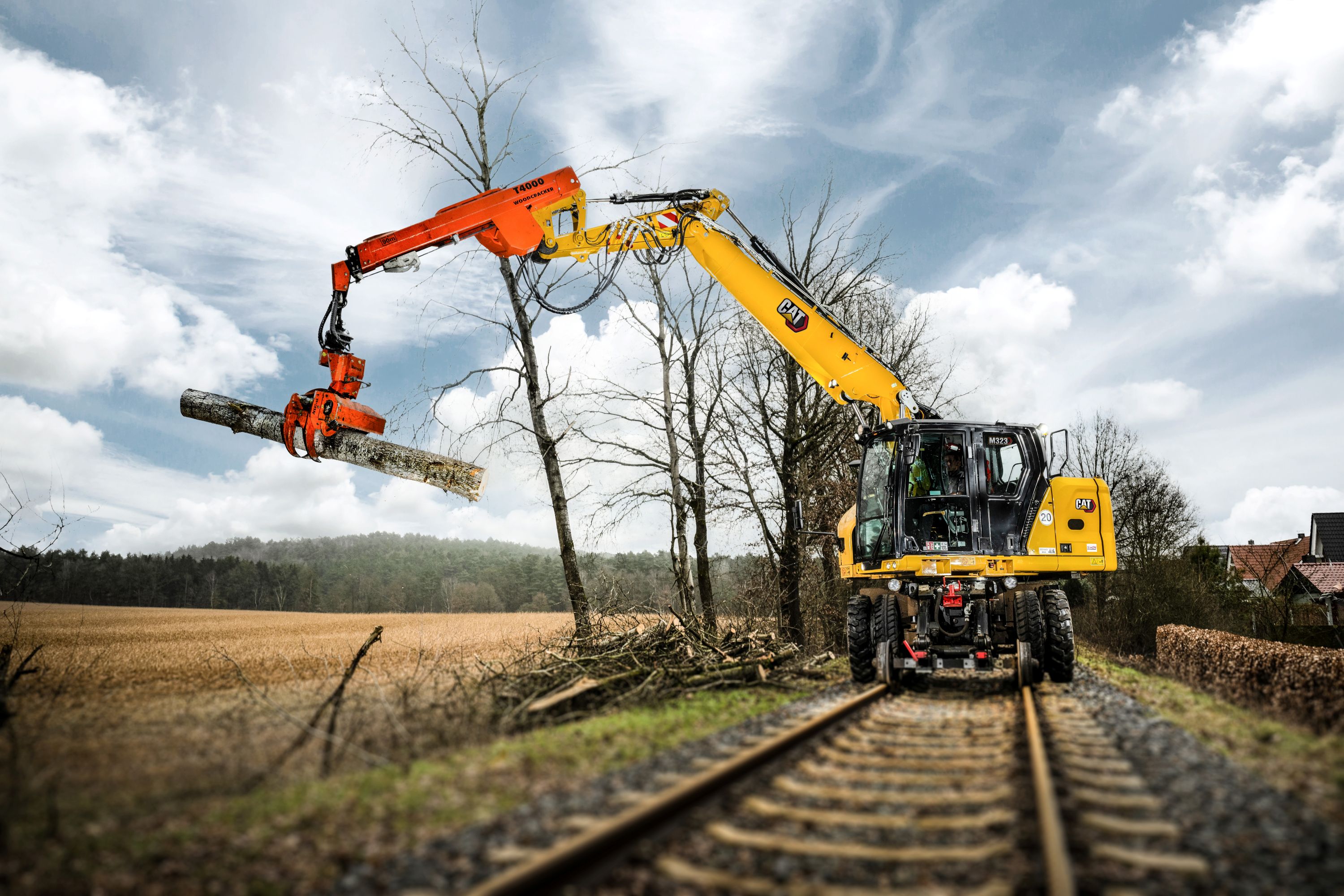  Der neue Cat Zweiwegebagger M323 wird auf der diesjährigen Nordbau prominent präsentiert.