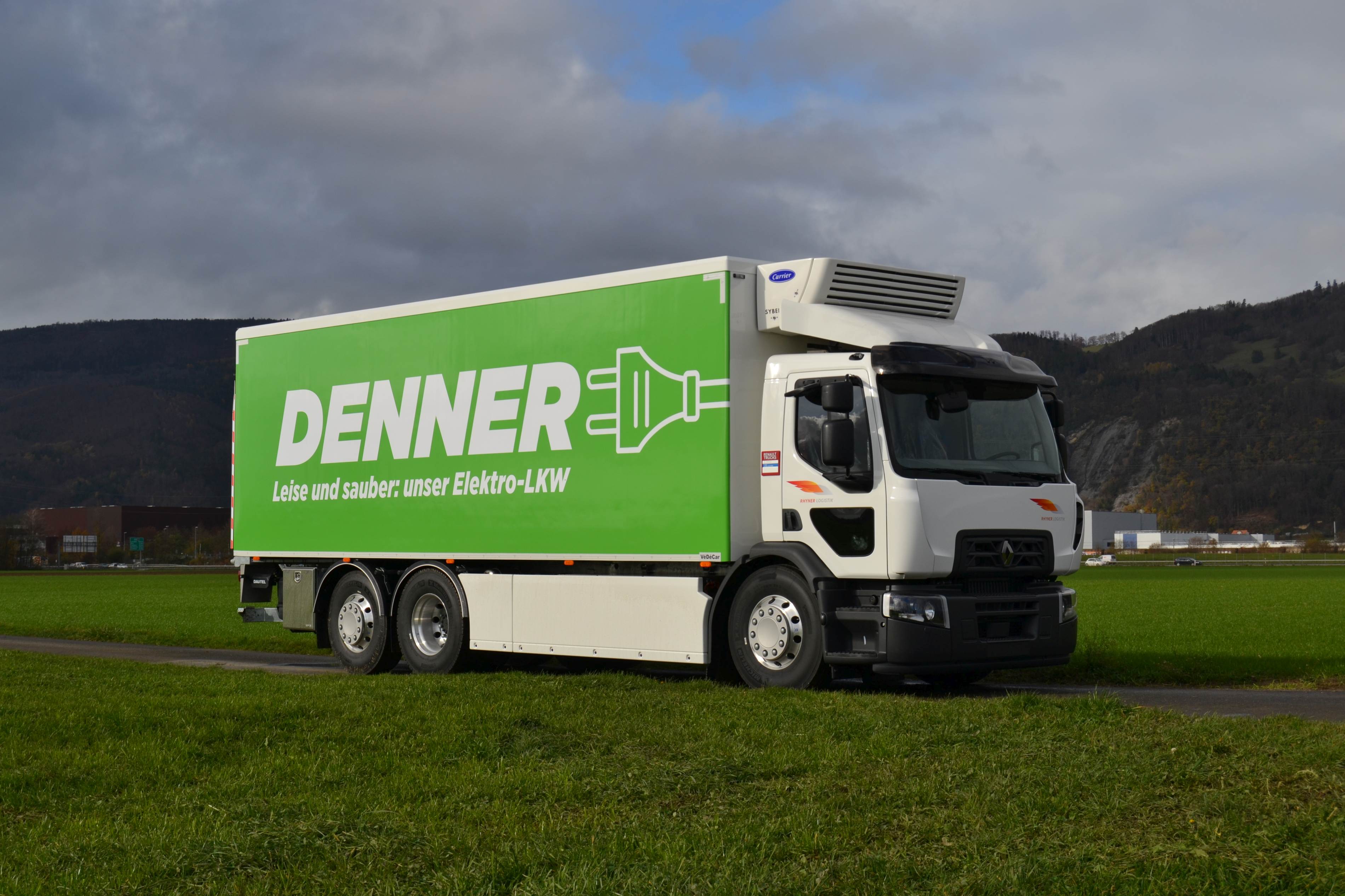 Ein vollelektrischer 26-Tonner des Typs Renault Trucks D Wide Z.E. ergänzt nun die Flotte von 100 Lkw des Schweizer Transportunternehmens Rhyner Logistik.