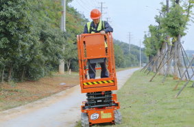 Sinoboom startet vollelektrisch und ölfrei​​​​​ Raupen-Minischerenarbeitsbühne 0407ET