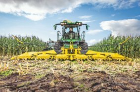 John Deere F8|F9 Feldhäcksler mit neuem 400pro Mähvorsatz von Kemper