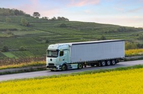 Der Actros L auf den Straßen rund um Molsheim, Standort von Mercedes-Benz Trucks in Frankreich