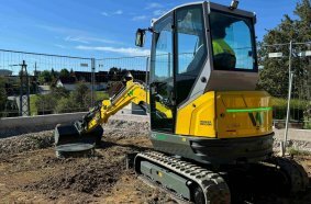 Neu auf der Bauma 2025: Der Minibagger EZ26e.