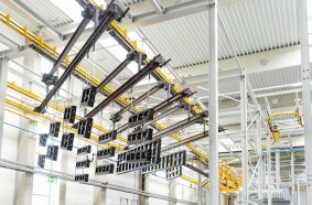Die hochmoderne Beschichtungsanlage stellt eine bedeutende Investition in die Zukunft des Werks in Weißenhorn dar.