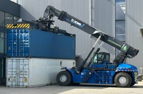 Der elektrische XCMG-Vollcontainer-Reachstacker XCS4531E kann Krefeld getestet werden.