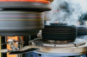 Seit Januar 2026 nutzen alle Werke von Continental alternative Energiequellen, um den für die Reifenherstellung erforderlichen Dampf zu erzeugen.