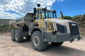 Einer der drei knickgelenkten Dumper RA30, die derzeit von Mark 25 Homes betrieben werden.