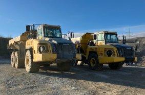 Die knickgelenkten Muldenkipper Komatsu HM300-5 und HM400-5 bei SWM: Dank der robusten Bauweise und der innovativen Ausstattung reduzieren die Fahrzeuge die Transportzeiten und steigern die Produktivität erheblich.