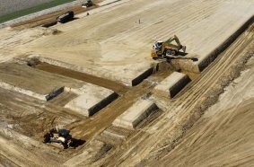 Erdarbeiten für den Neubau eines Logistikzentrums nach dem 3D-Modell