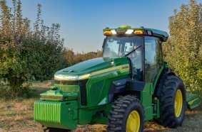 John Deere präsentiert vollelektrischen Traktor-Prototypen auf der Grünen Woche 2026
