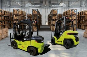 Die Crossover Modelle kombinieren die Vorteile umweltfreundlicher elektrischer Gabelstapler mit der Vielseitigkeit und Robustheit traditioneller Diesel- und Treibgasstapler