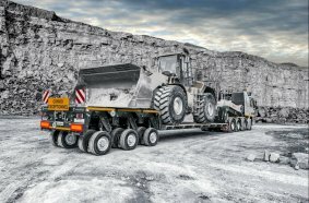 EuroCompact: Maximale Flexibilität dank neuem Schwanenhals und zweifach teleskopierbarer Brücke – ideal für den wirtschaftlichen Transport schwerer und sperriger Lasten.