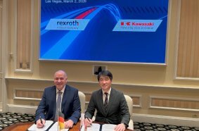 Beim Unterzeichnen der Absichtserklärung in Las Vegas, Nevada, USA am 2. März 2026: Steffen Haack, Vorstandsmitglied von Bosch Rexroth, und Yoshimoto Matsuda, Geschäftsführer von Precision Machinery & Robot Company, Kawasaki Heavy Industries.