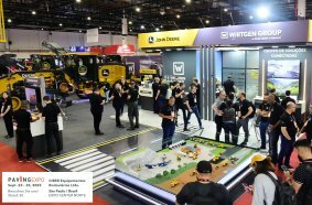 Die Wirtgen Group zeigt gemeinsam mit John Deere einen Auszug ihrer Lösungen für den Asphaltstraßen- und Erdbau.