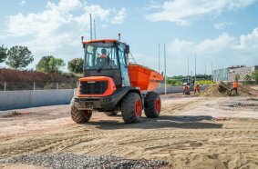 AUSA erweitert sein Produktportfolio um den neuen DR902AHG – einen reversierbaren Dumper der neuesten Generation mit integriertem KIgestütztem Sicherheitssystem