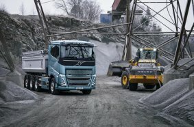 Volvo ist weltweit führend im Bereich der batterieelektrischen Lkw mit einem Marktanteil von 51 % in Europa und 40 % in Nordamerika.