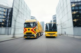 Mercedes-Benz Trucks und Daimler Buses engagieren sich für mehr Verkehrssicherheit im E-Zeitalter
